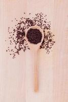 cacao in polvere in un cucchiaio