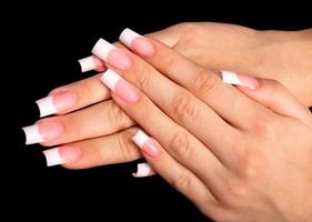 bellissimo mani con francese manicure foto