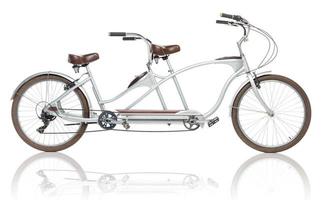 retrò styled tandem bicicletta isolato su un' bianca foto