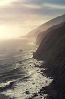 oceano scogliere bluff durante tramonto - Alba, d'oro ora foto