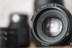 vicino su di un' mirrorless telecamera lente foto