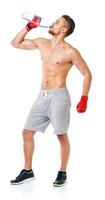 sport attraente uomo indossare boxe fasciature e potabile fresco acqua foto