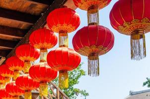 lanterne cinesi all'esterno foto