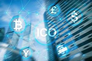ico - offerta iniziale di monete, blockchain e concetto di criptovaluta su sfondo sfocato della costruzione di affari. foto