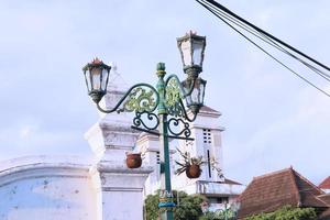 Vintage ▾ città lampada con blu cielo Visualizza e nuvole foto