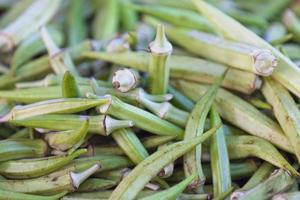 pila di gombo su un' mercato stalla foto