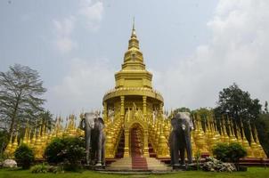 nascosto Tailandia d'oro superiore 500 pagoda a wat papà sawang vantaggio tempio nel Saraburi Provincia di Tailandia. foto