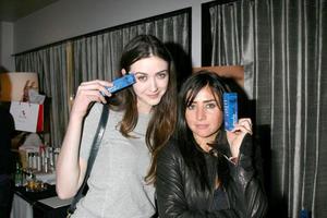 madeline zima pamela adlon di californicationrevitalashgbk regalare suite thompson beverly colline cajanuary 11 20082008 foto