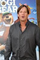 los angeles dec 11 Kevin sorbo arriva a il yogi orso 3d prima a il villaggio Teatro su dicembre 11 2010 nel Westwood circa foto