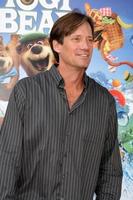 los angeles dec 11 Kevin sorbo arriva a il yogi orso 3d prima a il villaggio Teatro su dicembre 11 2010 nel Westwood circa foto