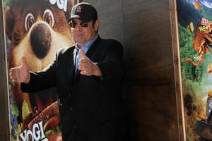 los angeles dec 11 dan aykroyd arriva a il yogi orso 3d prima a il villaggio Teatro su dicembre 11 2010 nel Westwood circa foto