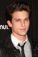 osare kagasoff in arrivo a il prima di erin brokovich a il manns villaggio Teatro nel Westwood circa a marzo 14 20002009 foto