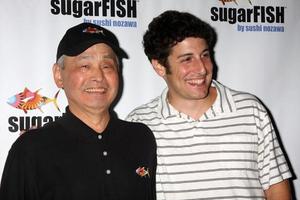 la Sushi capocuoco kazunori nozawa attore jason grandi a il mille dollari apertura di il suo nuovo ristorante zucchero nel brentwood los angeles circa su luglio 26 2009 2008 foto
