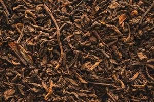 foglie di tè nero essiccate con cannella foto