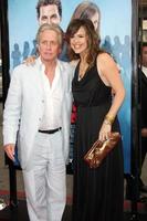 Michael douglas jennifer granaio in arrivo a il fantasmi di amiche passato prima a grauman Cinese Teatro nel los angeles circa su aprile 27 20092009 foto