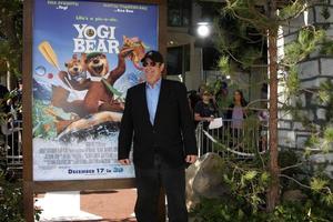 los angeles dec 11 dan aykroyd arriva a il yogi orso 3d prima a il villaggio Teatro su dicembre 11 2010 nel Westwood circa foto