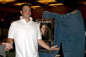 ron lester a il hollywood collettore mostrare a il burbank marriott convenzione centro nel burbank circa in ottobre 4 20082008 foto