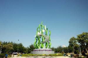 suro e ragazzo statue nel suroboyo parco, taman suroboyo, surabaya foto