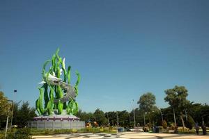 suro e ragazzo statue nel suroboyo parco, taman suroboyo, surabaya foto