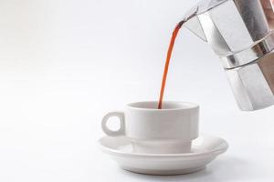 macchina per il caffè e tazza bianca foto