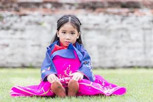carino ragazza indossare nazionale costumi di Corea foto