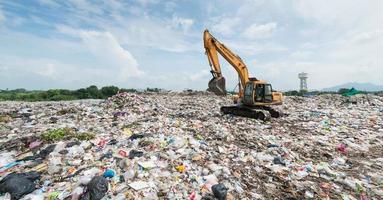 terna auto Lavorando nel il sanitario discarica foto