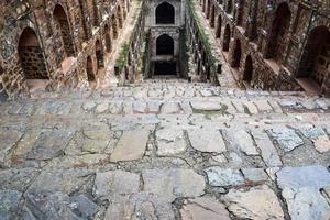 agrasen ki baoli - passo bene situato nel il mezzo di connaught posto nuovo delhi India, vecchio antico archeologia costruzione foto