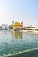 bellissimo Visualizza di d'oro tempio - armandir sahib nel amritsar, punjab, India, famoso indiano sikh punto di riferimento, d'oro tempio, il principale santuario di sikh nel amritsar, India foto