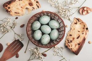 pastello Pasqua uova sfondo. primavera greating carta. Pasqua uova nel cestino foto