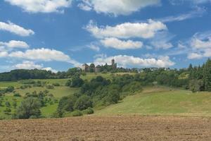 castello rovinare e villaggio di greifenstein --hessen-- nel Westerwald Germania foto