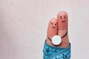 dita arte di contento coppia. il concetto di un' uomo e un' donna su il pillola per peso perdita. foto