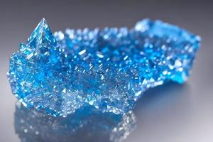 blu cristallo minerale pietra. gemme. minerale cristalli nel il naturale ambiente. struttura di prezioso naturale pietre. foto