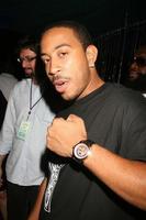 Chris ludacris ponti con un' croton orologio a il scommessa premi GB regalare sala al di fuori il santuario auditorium nel los angeles circa a giugno 23 20082008 foto