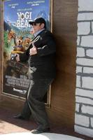 los angeles dec 11 dan aykroyd arriva a il yogi orso 3d prima a il villaggio Teatro su dicembre 11 2010 nel Westwood circa foto