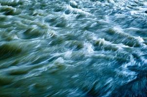 vista delle rapide del fiume foto