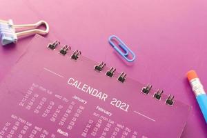 Calendario 2021 su sfondo rosa foto