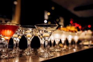 bicchieri da cocktail per vino e champagne foto