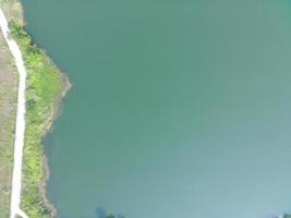aereo dall'alto al basso Visualizza di dahamilnuris lago su soleggiato giorno. foto