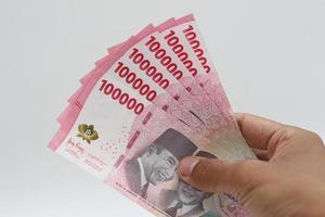 indonesiano rupia banconote serie con il valore di uno centinaio mille rupia idr 100.000 rilasciato da 2022. foto