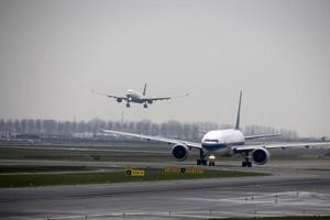 boeing 747 di per touchdown a amsterdam Schiphol aeroporto. foto