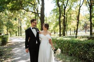 il primo incontro di il sposa e sposo foto