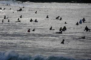 Surf scuola su un oceano spiaggia foto