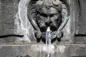 urbano ornamentale acqua Fontana nel il città centro foto