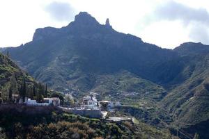 montagnoso centro di il isola di nonna canaria nel il atlantico oceano foto