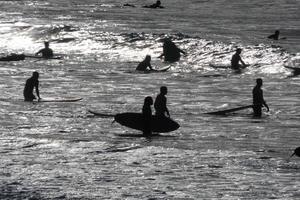 Surf scuola su un oceano spiaggia foto