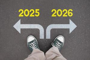 2025, 2026 - gambe con allenatore scarpe foto