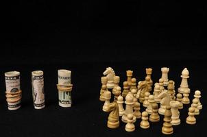 scacchi figure su nero sfondo foto