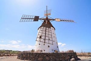 tradizionale mulino a vento su tenerife foto