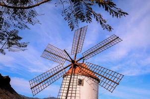 tradizionale mulino a vento su tenerife foto