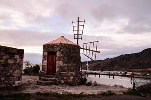 tradizionale mulino a vento su tenerife foto